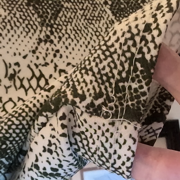 🌙 Pretty Little Thing Python Crop - Picture 7 of 8